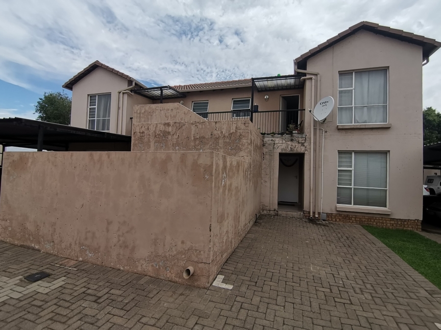 2 Bedroom Property for Sale in Albertsdal Gauteng