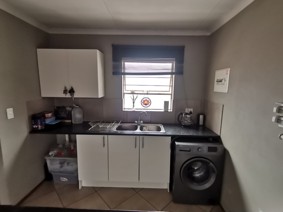 2 Bedroom Property for Sale in Albertsdal Gauteng