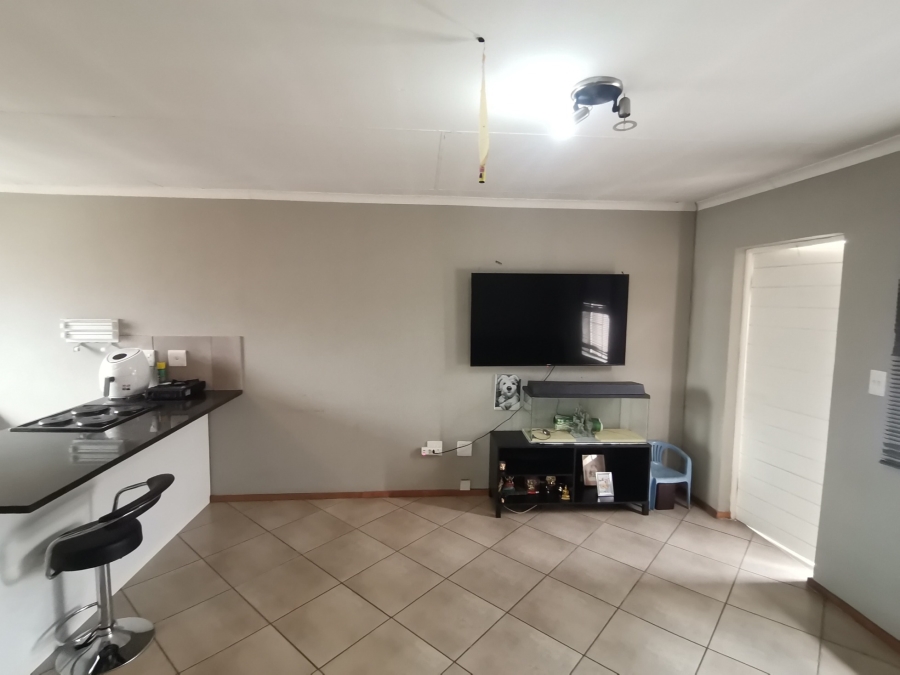 2 Bedroom Property for Sale in Albertsdal Gauteng