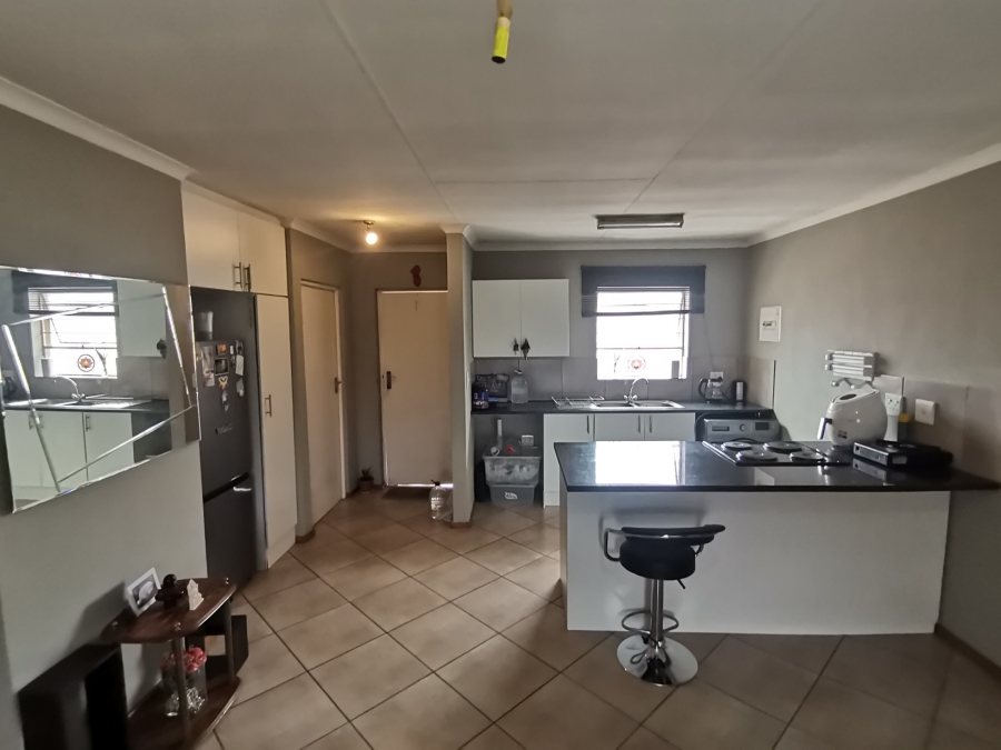 2 Bedroom Property for Sale in Albertsdal Gauteng