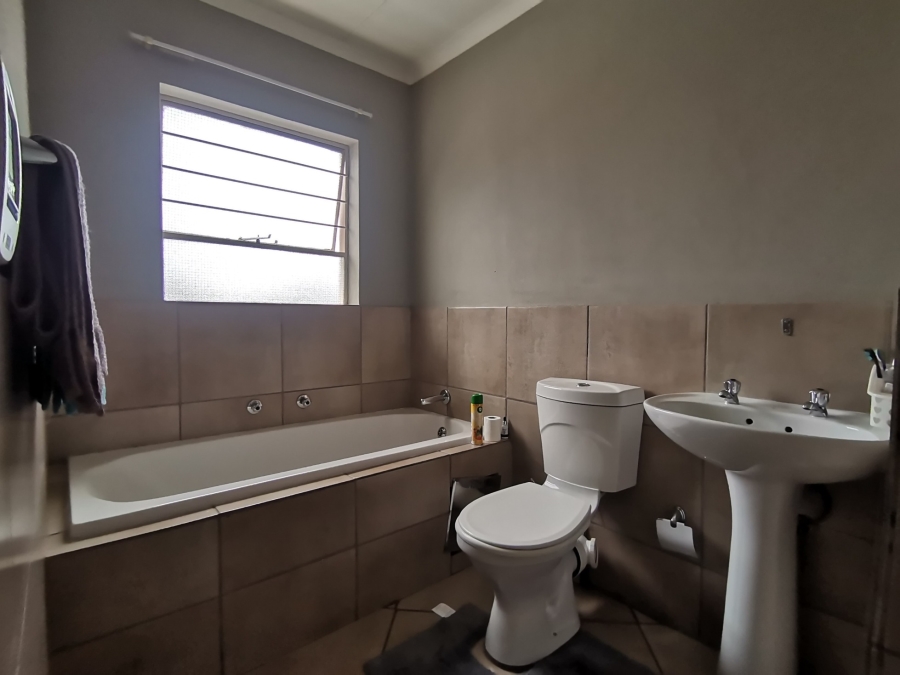 2 Bedroom Property for Sale in Albertsdal Gauteng