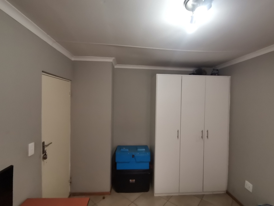 2 Bedroom Property for Sale in Albertsdal Gauteng