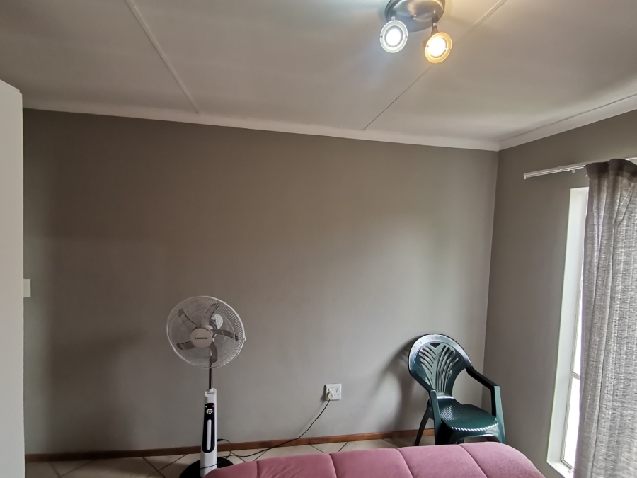2 Bedroom Property for Sale in Albertsdal Gauteng