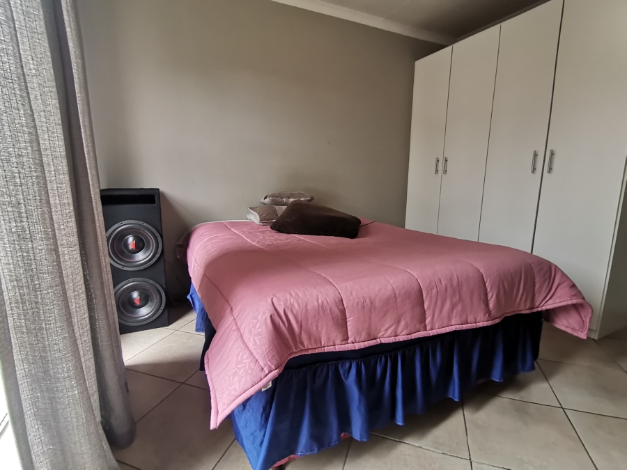 2 Bedroom Property for Sale in Albertsdal Gauteng