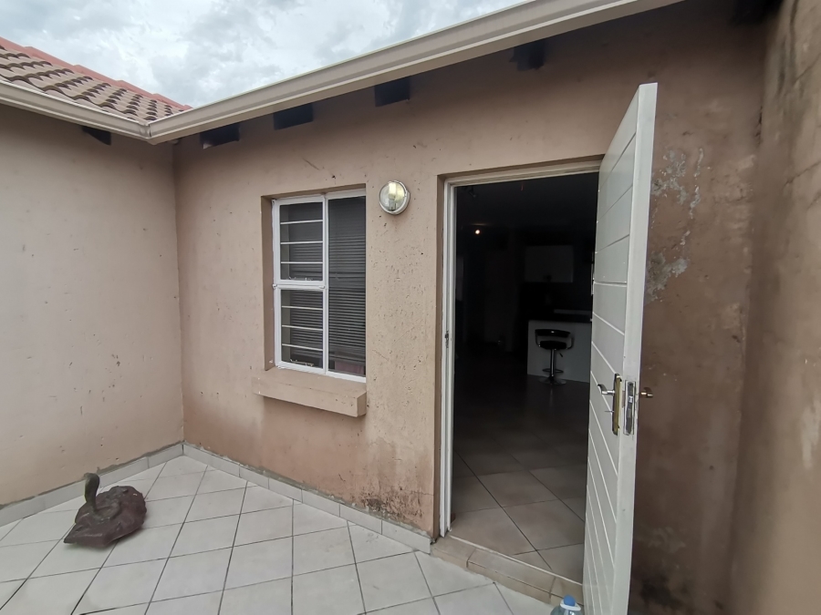 2 Bedroom Property for Sale in Albertsdal Gauteng