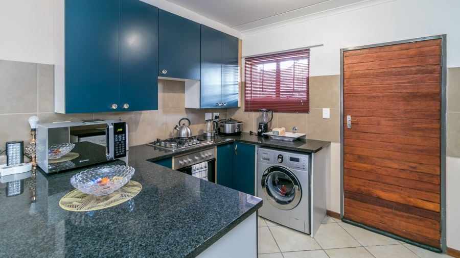 To Let 2 Bedroom Property for Rent in Noordwyk Gauteng