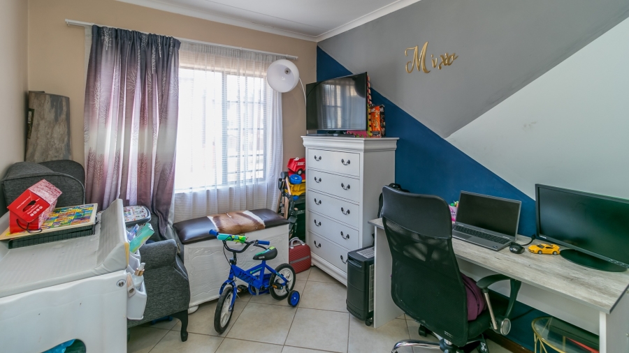To Let 2 Bedroom Property for Rent in Noordwyk Gauteng