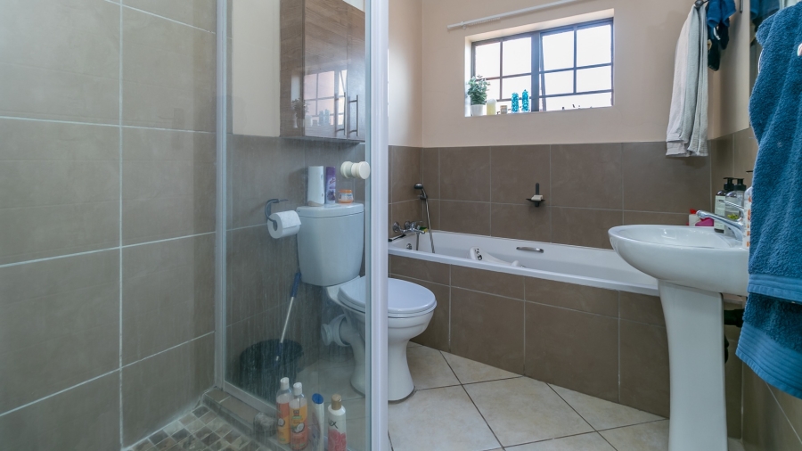 To Let 2 Bedroom Property for Rent in Noordwyk Gauteng