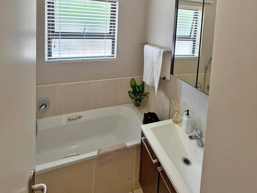 To Let 2 Bedroom Property for Rent in Bryanston Gauteng