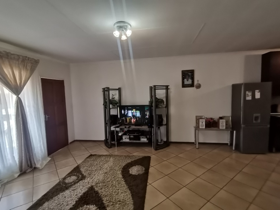 2 Bedroom Property for Sale in Albertsdal Gauteng