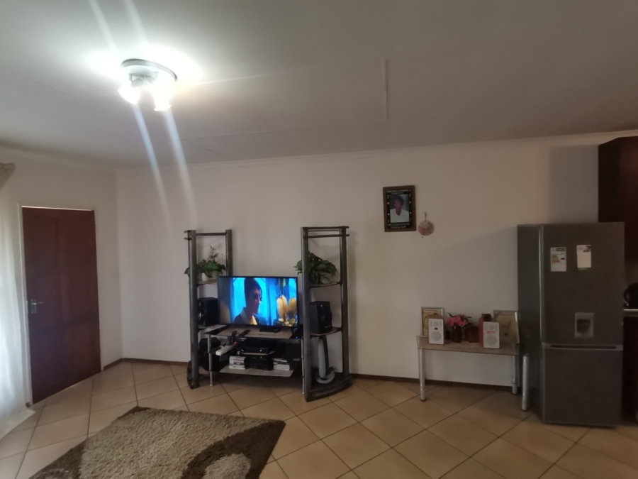 2 Bedroom Property for Sale in Albertsdal Gauteng