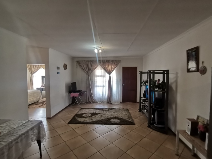 2 Bedroom Property for Sale in Albertsdal Gauteng