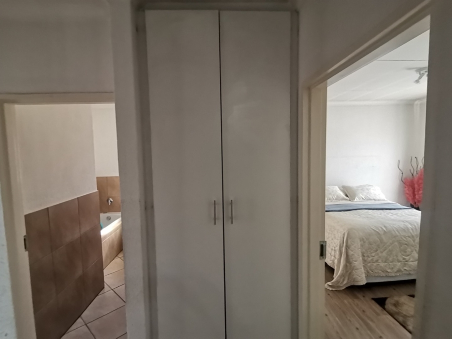 2 Bedroom Property for Sale in Albertsdal Gauteng