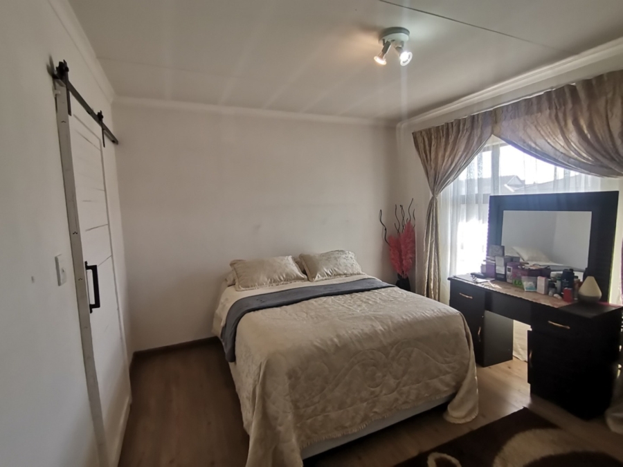 2 Bedroom Property for Sale in Albertsdal Gauteng