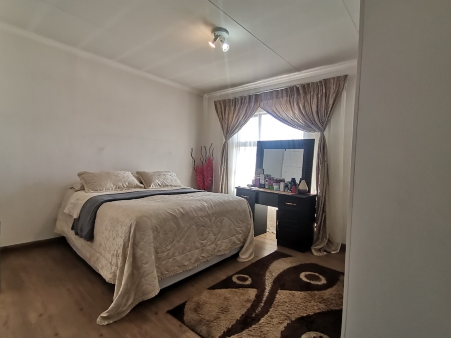 2 Bedroom Property for Sale in Albertsdal Gauteng