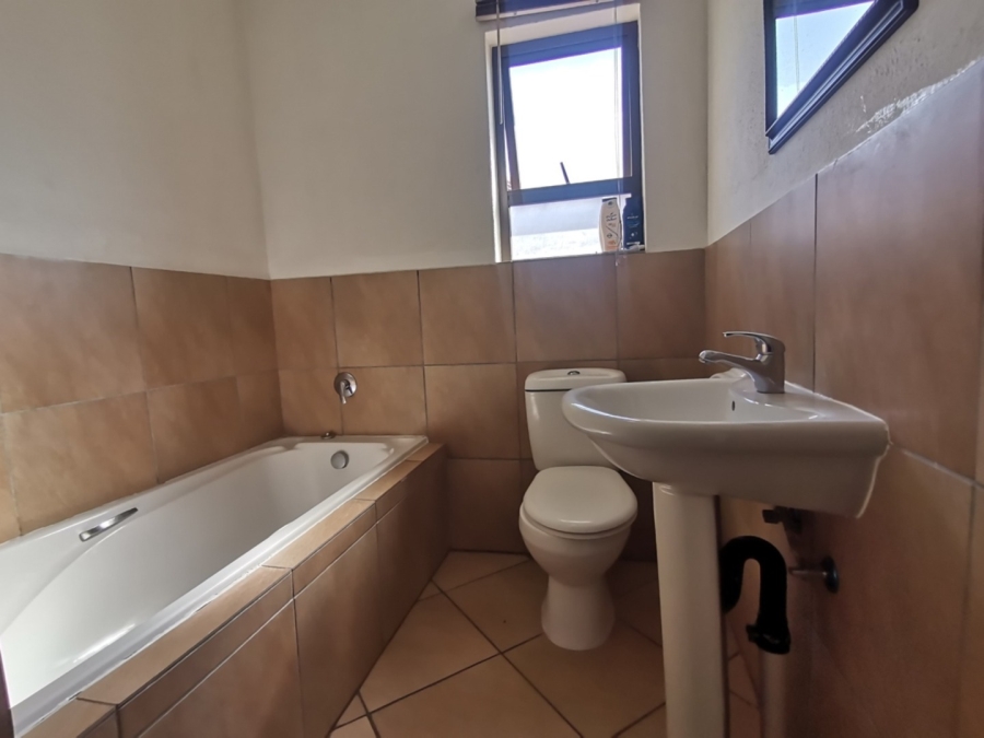 2 Bedroom Property for Sale in Albertsdal Gauteng