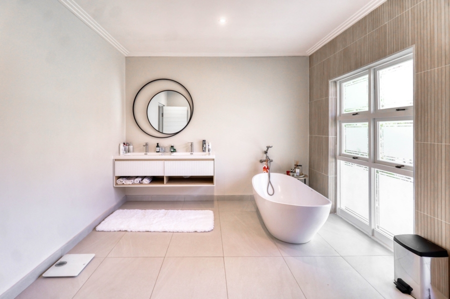 5 Bedroom Property for Sale in Dainfern Valley Gauteng