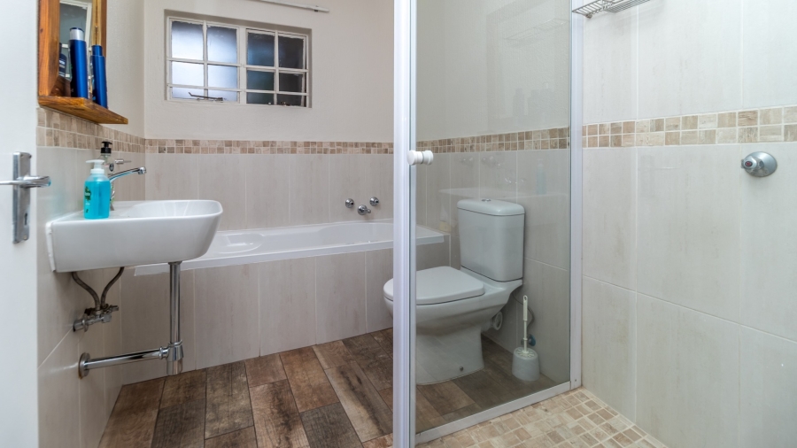 2 Bedroom Property for Sale in Noordwyk Gauteng