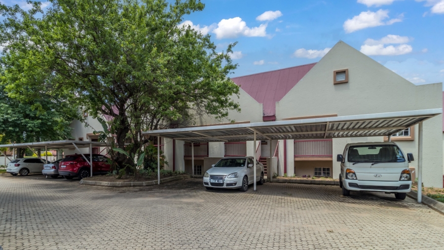 2 Bedroom Property for Sale in Noordwyk Gauteng