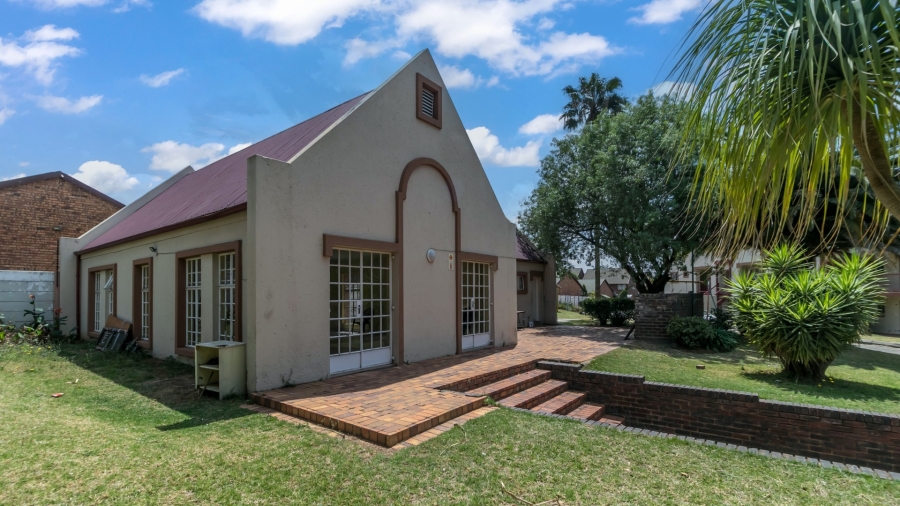 2 Bedroom Property for Sale in Noordwyk Gauteng