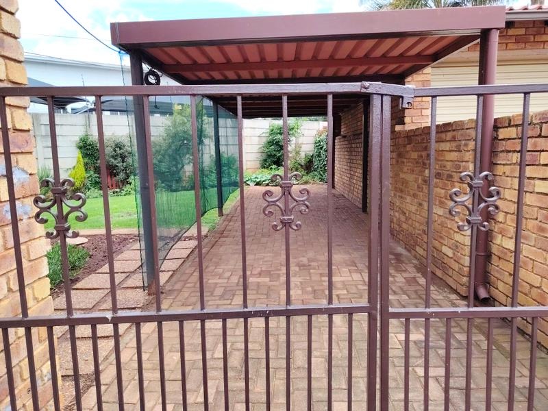 2 Bedroom Property for Sale in Glen Marais Gauteng