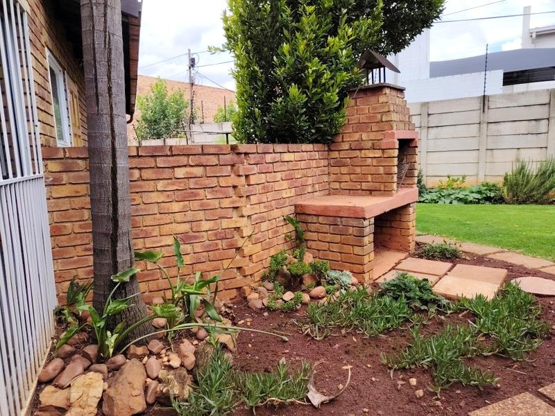 2 Bedroom Property for Sale in Glen Marais Gauteng