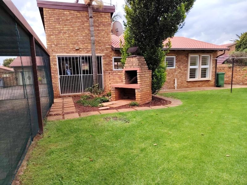 2 Bedroom Property for Sale in Glen Marais Gauteng