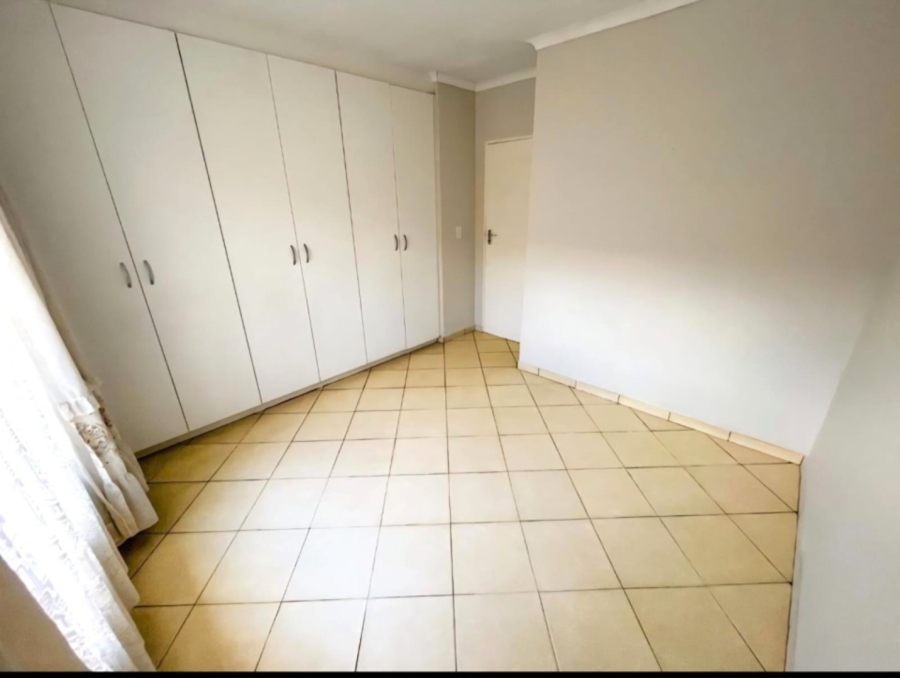 2 Bedroom Property for Sale in Mulbarton Gauteng