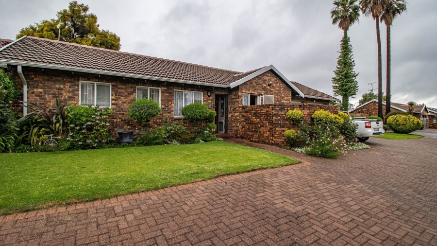 2 Bedroom Property for Sale in Goedeburg Gauteng