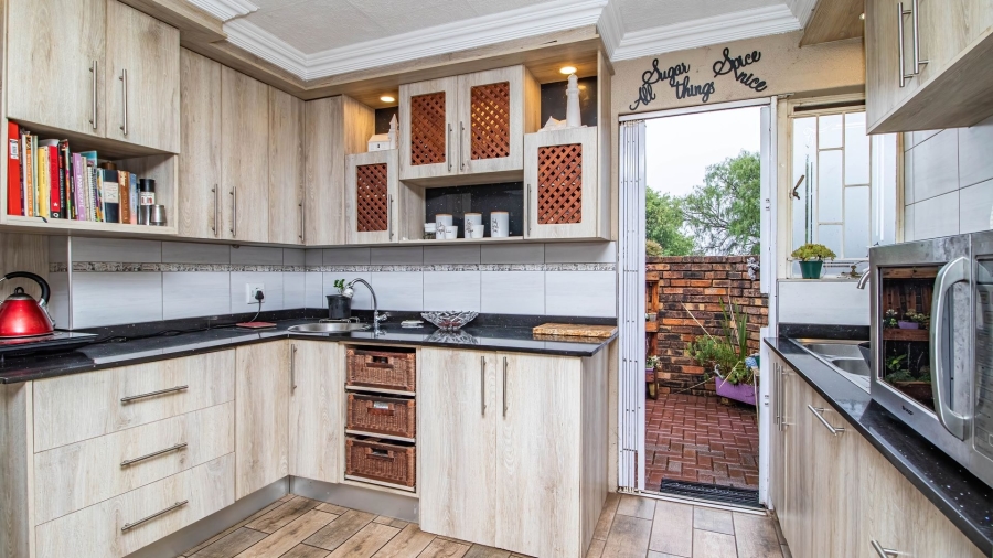 2 Bedroom Property for Sale in Goedeburg Gauteng