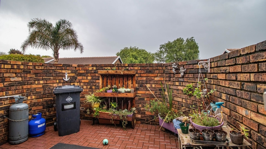 2 Bedroom Property for Sale in Goedeburg Gauteng