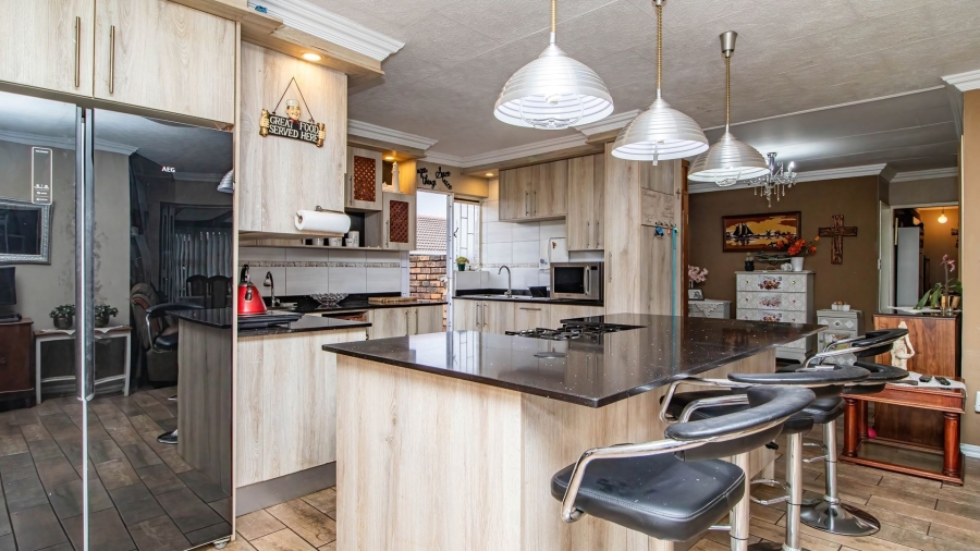 2 Bedroom Property for Sale in Goedeburg Gauteng