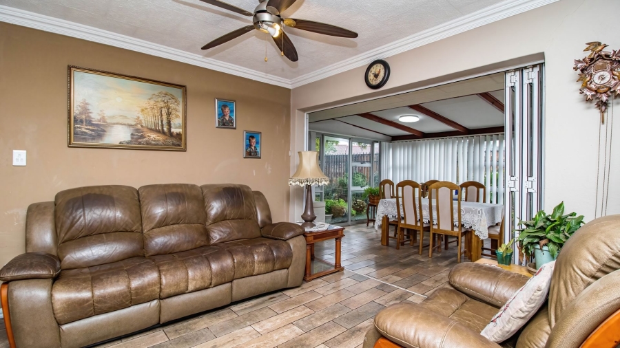 2 Bedroom Property for Sale in Goedeburg Gauteng