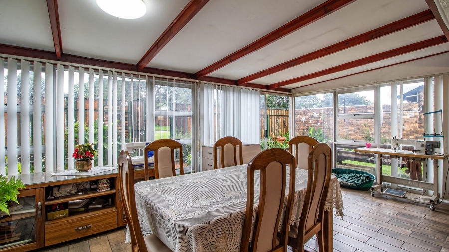 2 Bedroom Property for Sale in Goedeburg Gauteng