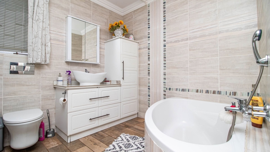 2 Bedroom Property for Sale in Goedeburg Gauteng