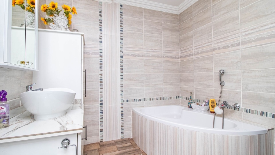 2 Bedroom Property for Sale in Goedeburg Gauteng