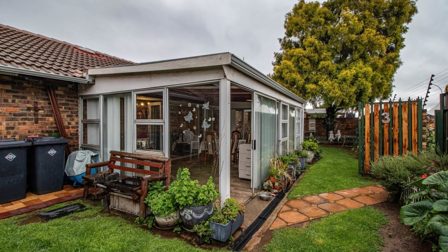 2 Bedroom Property for Sale in Goedeburg Gauteng