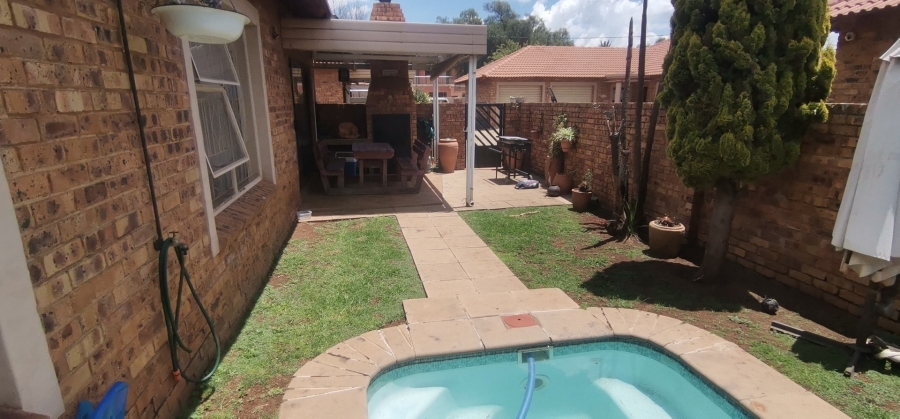2 Bedroom Property for Sale in New State Areas Gauteng