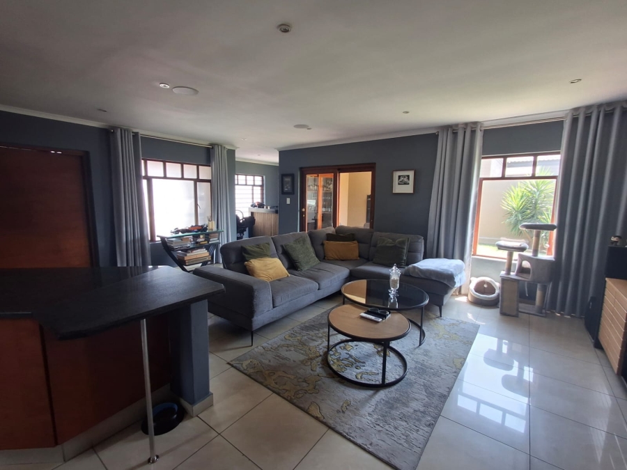 To Let 3 Bedroom Property for Rent in Beyers Park Gauteng