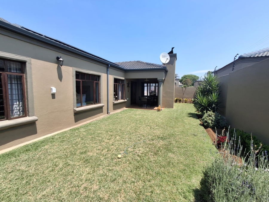 To Let 3 Bedroom Property for Rent in Beyers Park Gauteng
