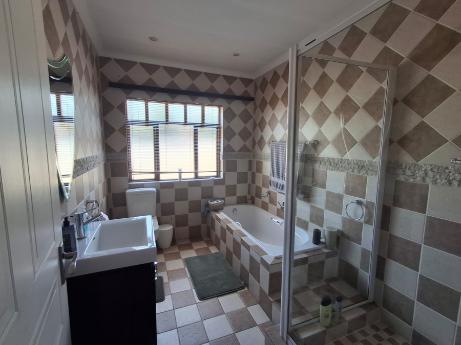 To Let 3 Bedroom Property for Rent in Beyers Park Gauteng