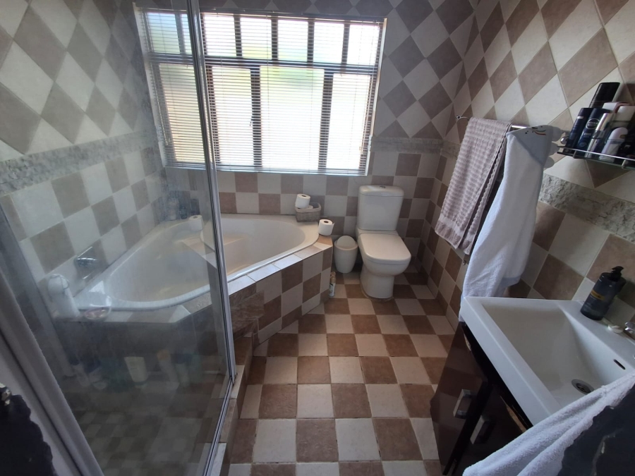 To Let 3 Bedroom Property for Rent in Beyers Park Gauteng