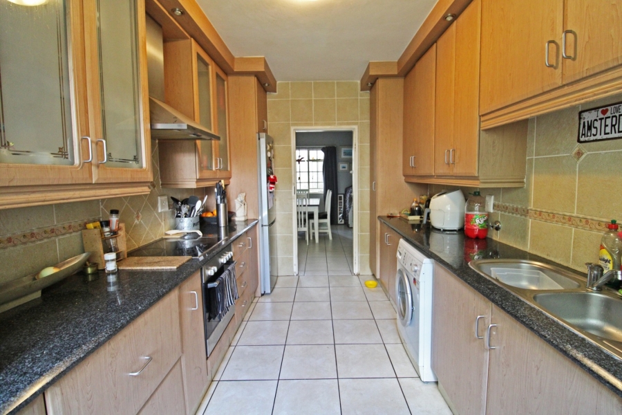 2 Bedroom Property for Sale in Bryanston Gauteng