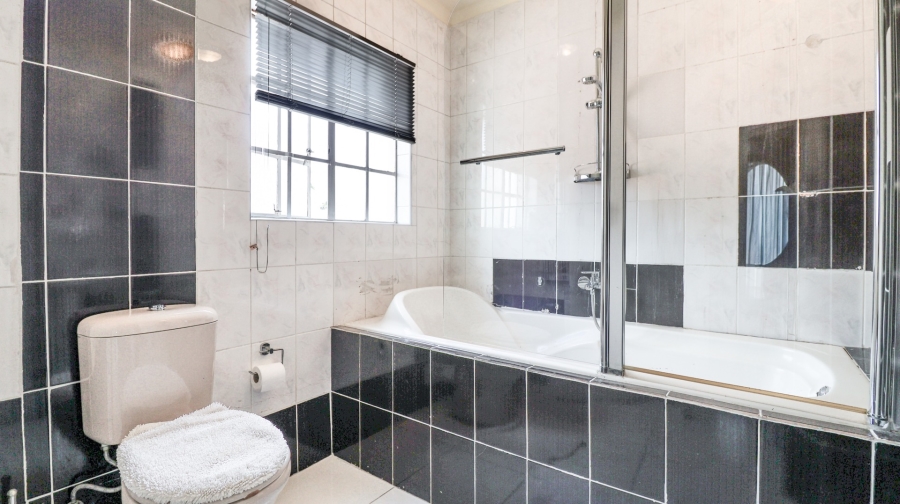 5 Bedroom Property for Sale in Fourways Gauteng