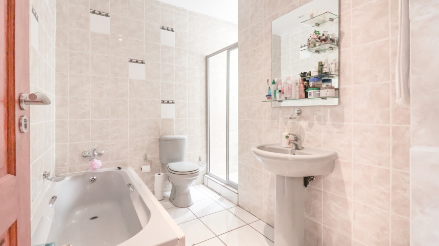 5 Bedroom Property for Sale in Fourways Gauteng