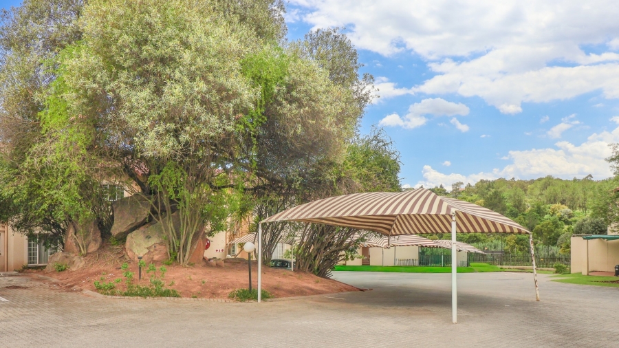 2 Bedroom Property for Sale in Lonehill Gauteng