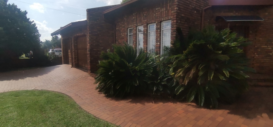 4 Bedroom Property for Sale in Dalpark Proper Gauteng