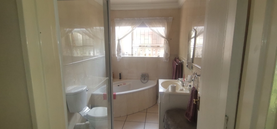 4 Bedroom Property for Sale in Dalpark Proper Gauteng