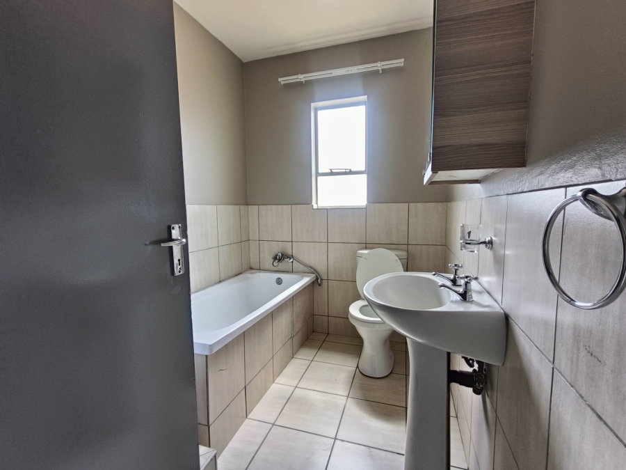To Let 2 Bedroom Property for Rent in Turf Club Gauteng