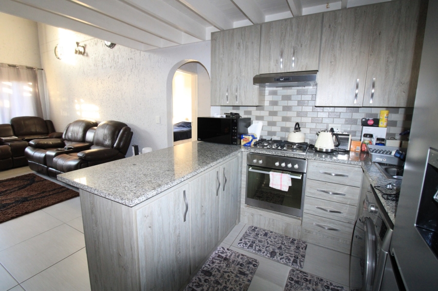 To Let 1 Bedroom Property for Rent in Lonehill Gauteng